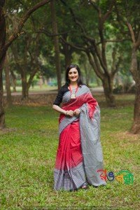 Maslice Grameen Check-Red With Black-White Color Saree With Blouse Piece