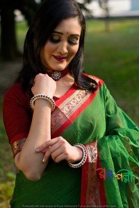 Green With Red Color Plan Maslice Saree With Blouse Piece
