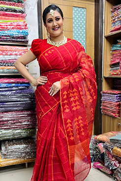 Dhakai Jamdani saree